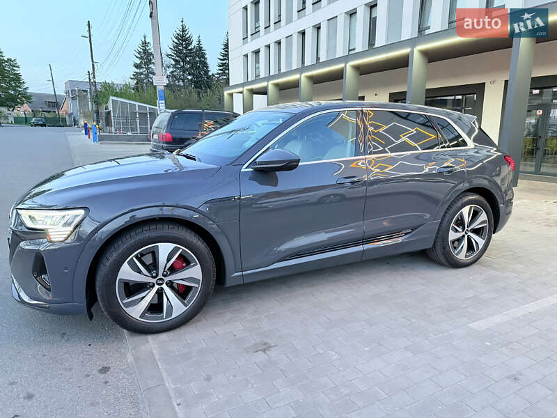 Внедорожник / Кроссовер Audi Q8 e-tron 2023 в Виннице