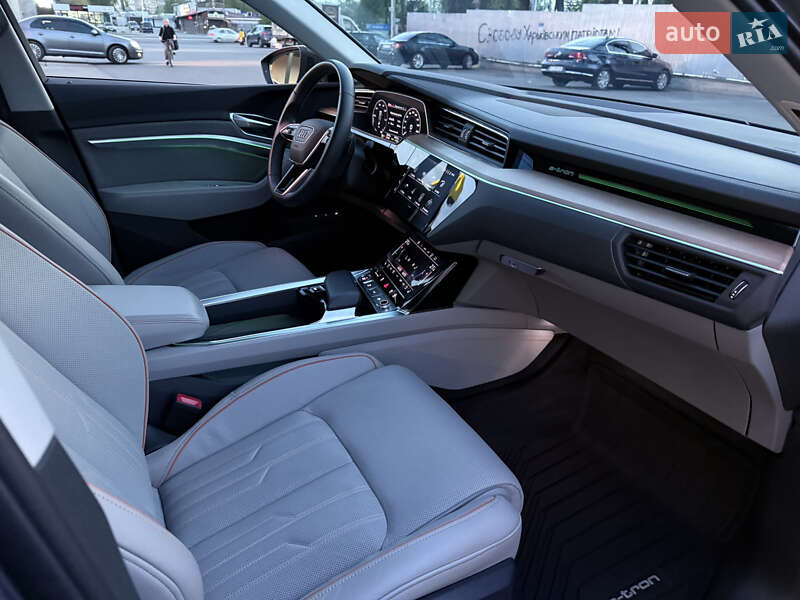 Внедорожник / Кроссовер Audi Q8 e-tron 2023 в Виннице