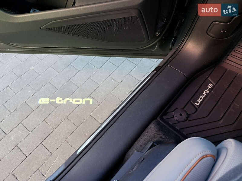 Внедорожник / Кроссовер Audi Q8 e-tron 2023 в Виннице