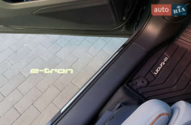 Внедорожник / Кроссовер Audi Q8 e-tron 2023 в 