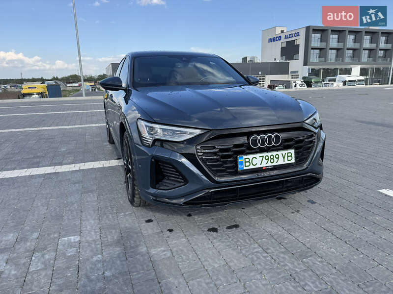Позашляховик / Кросовер Audi Q8 e-tron 2023 в Львові