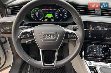 Позашляховик / Кросовер Audi Q8 e-tron 2024 в 