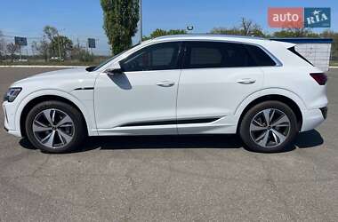 Внедорожник / Кроссовер Audi Q8 e-tron 2023 в 