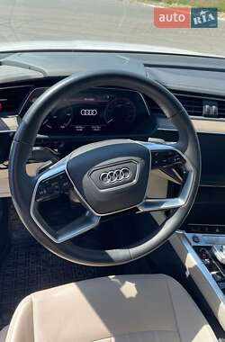 Внедорожник / Кроссовер Audi Q8 e-tron 2023 в 