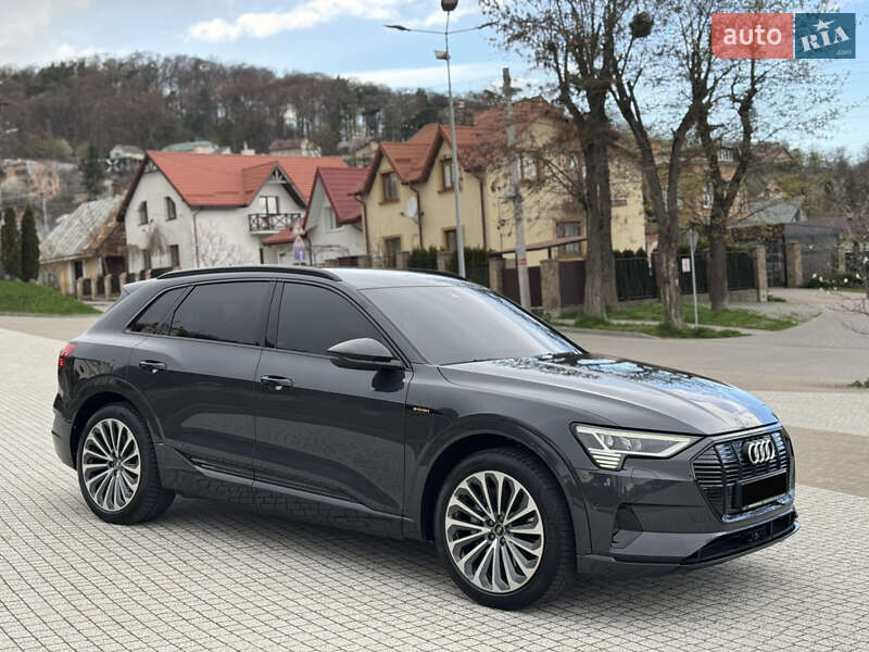 Позашляховик / Кросовер Audi Q8 e-tron 2023 в Львові