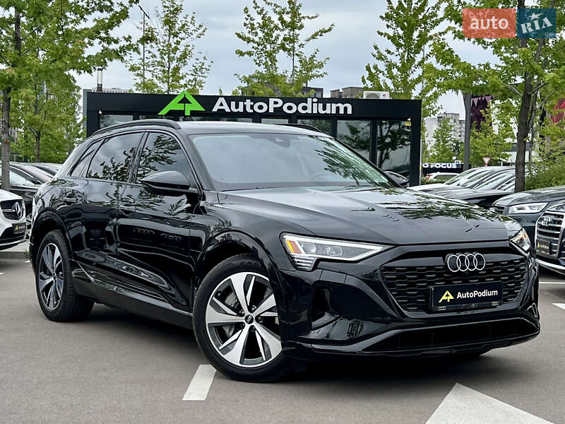 Позашляховик / Кросовер Audi Q8 e-tron 2023 в Києві