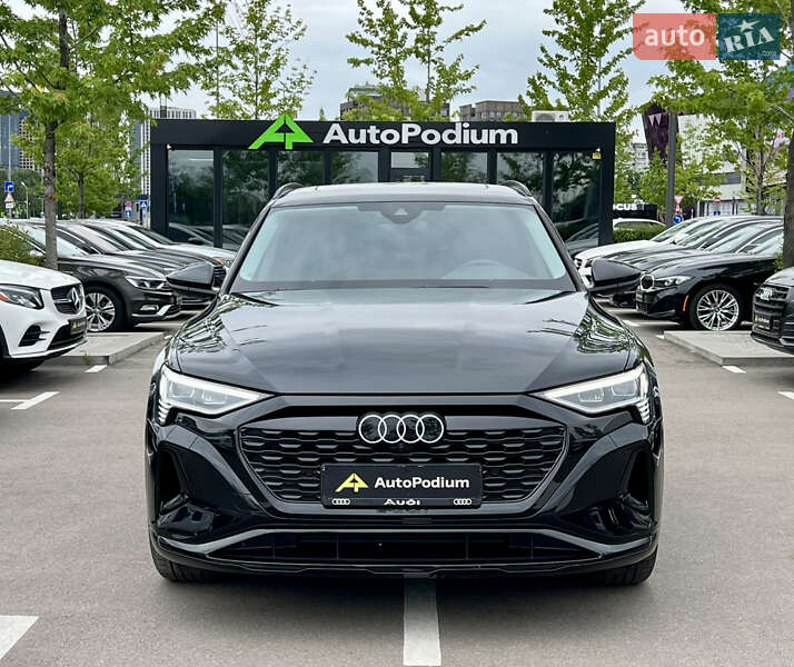 Позашляховик / Кросовер Audi Q8 e-tron 2023 в Києві