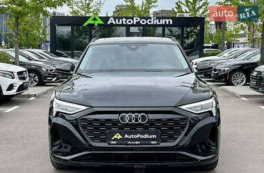 Позашляховик / Кросовер Audi Q8 e-tron 2023 в 