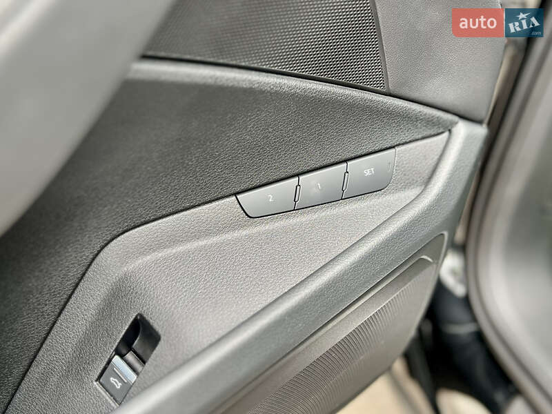 Позашляховик / Кросовер Audi Q8 e-tron 2023 в Києві