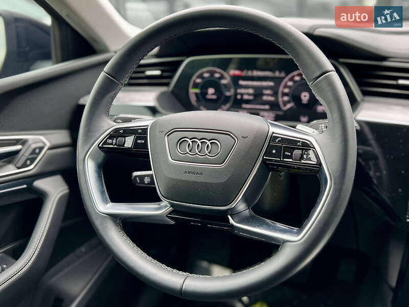 Позашляховик / Кросовер Audi Q8 e-tron 2023 в Києві