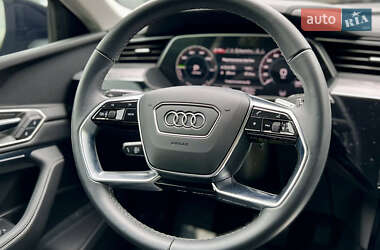 Позашляховик / Кросовер Audi Q8 e-tron 2023 в 