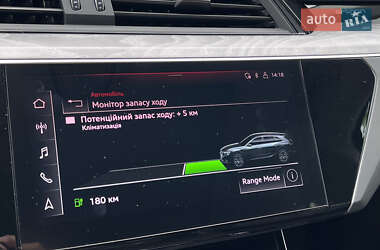 Позашляховик / Кросовер Audi Q8 e-tron 2023 в 