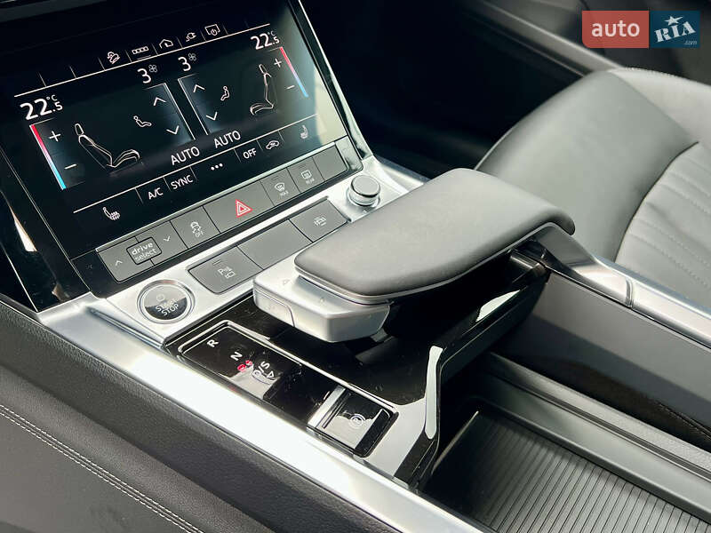 Позашляховик / Кросовер Audi Q8 e-tron 2023 в Києві