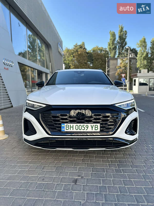 Внедорожник / Кроссовер Audi Q8 e-tron 2023 в 