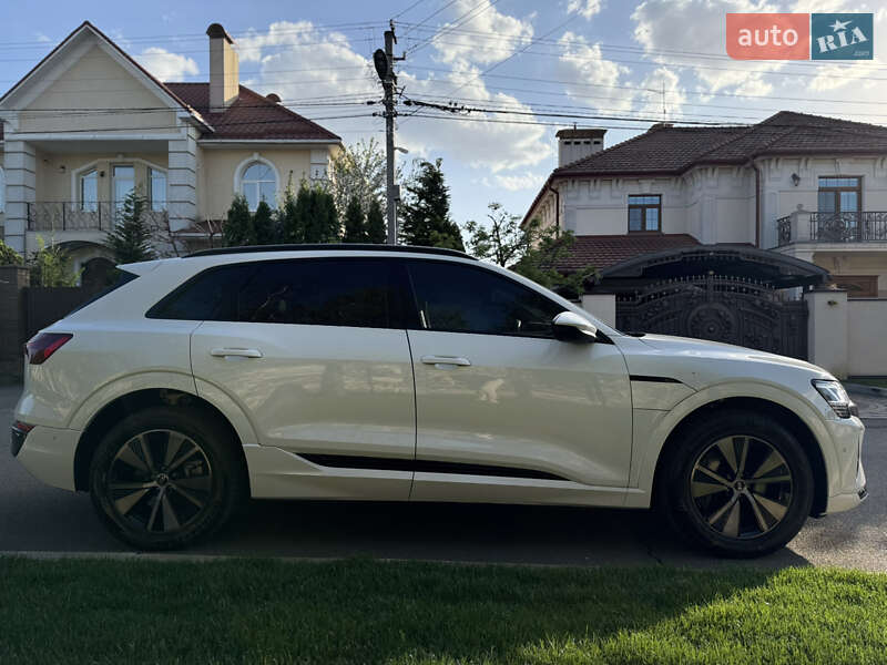 Внедорожник / Кроссовер Audi Q8 e-tron 2024 в Киеве