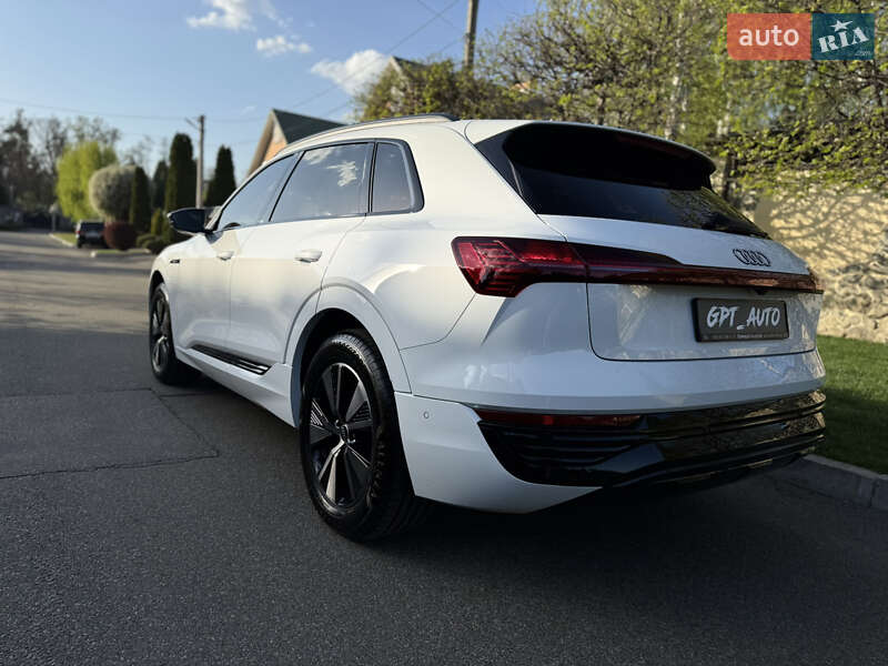 Внедорожник / Кроссовер Audi Q8 e-tron 2024 в Киеве
