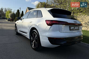 Внедорожник / Кроссовер Audi Q8 e-tron 2024 в 