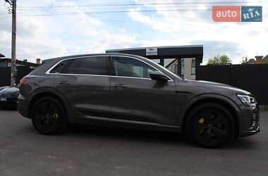 Внедорожник / Кроссовер Audi Q8 e-tron 2023 в 