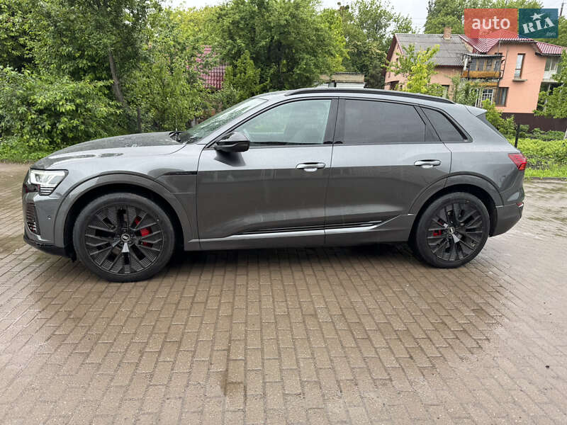 Внедорожник / Кроссовер Audi Q8 e-tron 2023 в Ровно