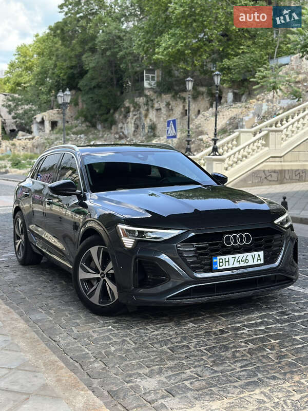 Внедорожник / Кроссовер Audi Q8 e-tron 2023 в 