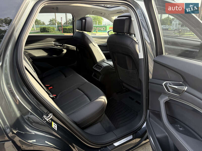 Внедорожник / Кроссовер Audi Q8 e-tron 2023 в Виннице фото 16 Внедорожник / Кроссовер Audi Q8 e-tron 2023 в Виннице