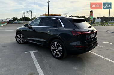 Внедорожник / Кроссовер Audi Q8 e-tron 2023 в 
