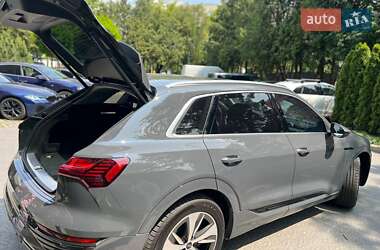 Внедорожник / Кроссовер Audi Q8 e-tron 2024 в 