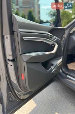 Внедорожник / Кроссовер Audi Q8 e-tron 2024 в 