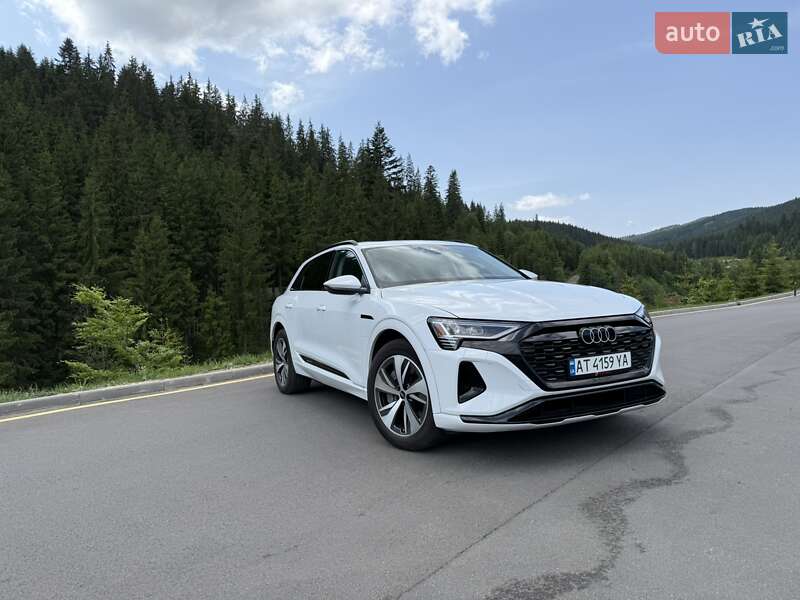 Внедорожник / Кроссовер Audi Q8 e-tron 2023 в Буковеле