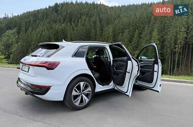 Внедорожник / Кроссовер Audi Q8 e-tron 2023 в 