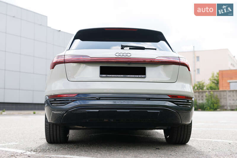 Внедорожник / Кроссовер Audi Q8 e-tron 2024 в Киеве