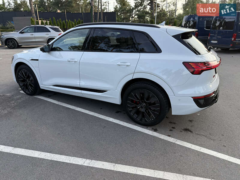 Внедорожник / Кроссовер Audi Q8 e-tron 2023 в Киеве