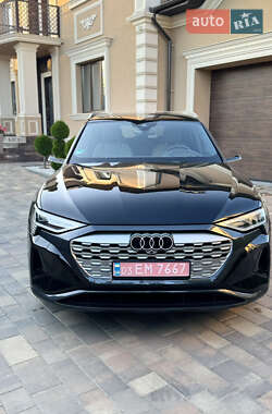 Позашляховик / Кросовер Audi Q8 e-tron 2023 в 