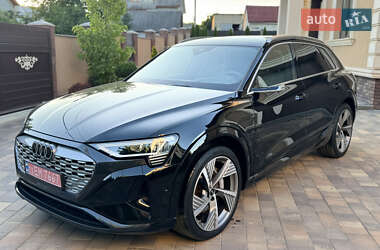 Позашляховик / Кросовер Audi Q8 e-tron 2023 в 