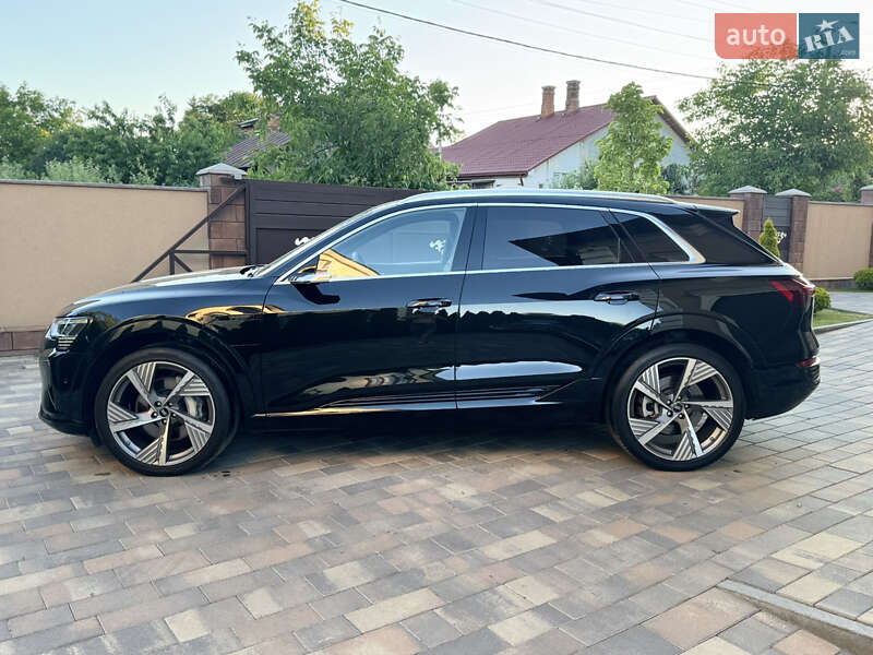 Внедорожник / Кроссовер Audi Q8 e-tron 2023 в Черновцах