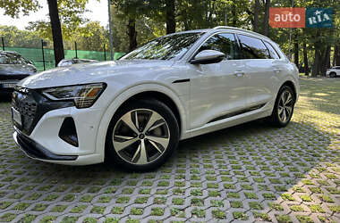 Позашляховик / Кросовер Audi Q8 e-tron 2023 в Харкові