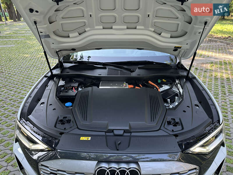Позашляховик / Кросовер Audi Q8 e-tron 2023 в Харкові