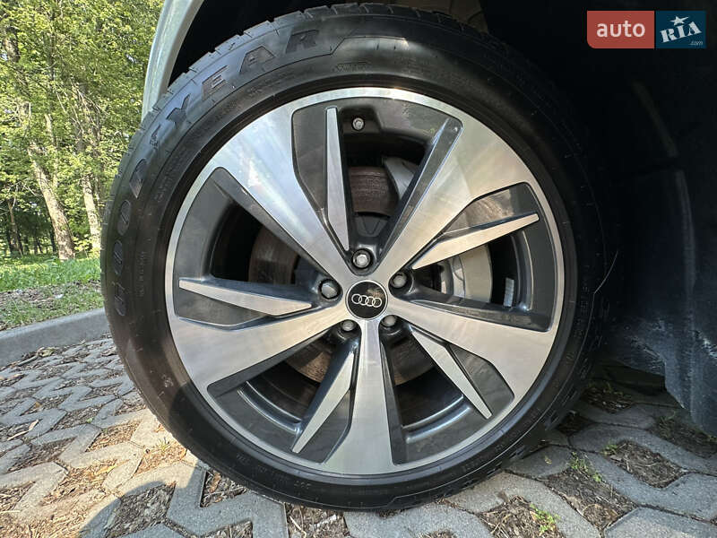 Позашляховик / Кросовер Audi Q8 e-tron 2023 в Харкові