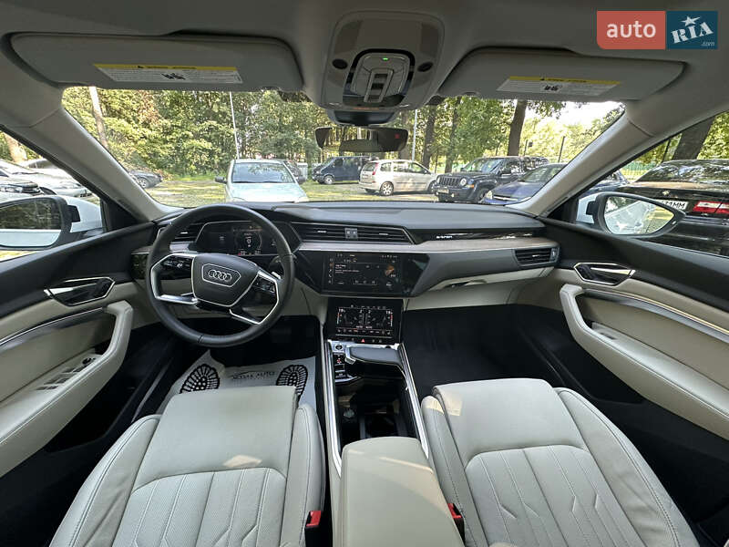 Позашляховик / Кросовер Audi Q8 e-tron 2023 в Харкові