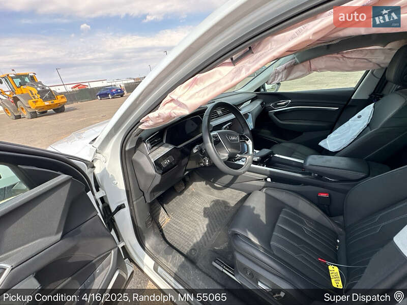 Внедорожник / Кроссовер Audi Q8 e-tron 2023 в Киеве
