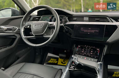 Позашляховик / Кросовер Audi Q8 e-tron 2024 в 