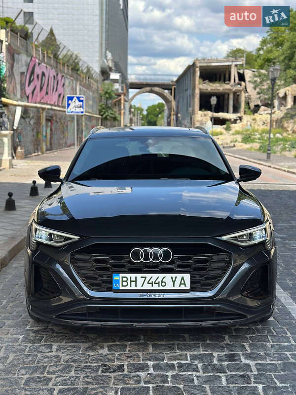 Внедорожник / Кроссовер Audi Q8 e-tron 2023 в Одессе
