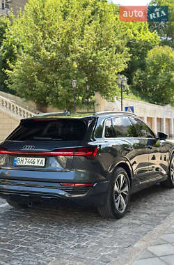 Внедорожник / Кроссовер Audi Q8 e-tron 2023 в 