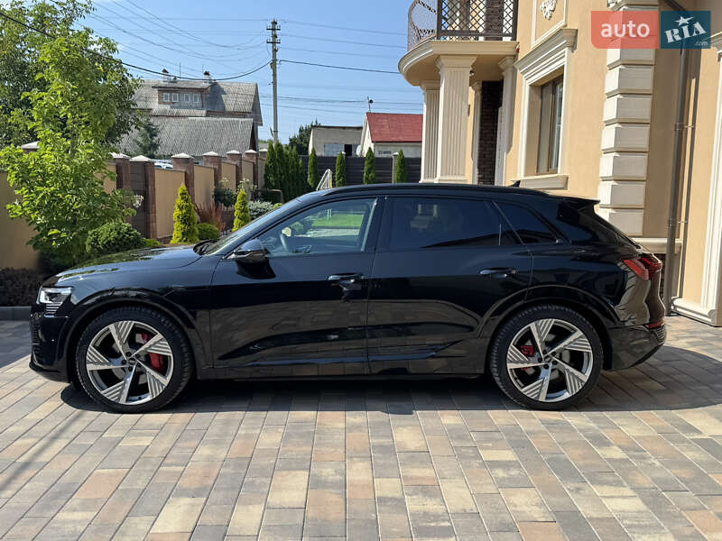 Внедорожник / Кроссовер Audi Q8 e-tron 2023 в Черновцах