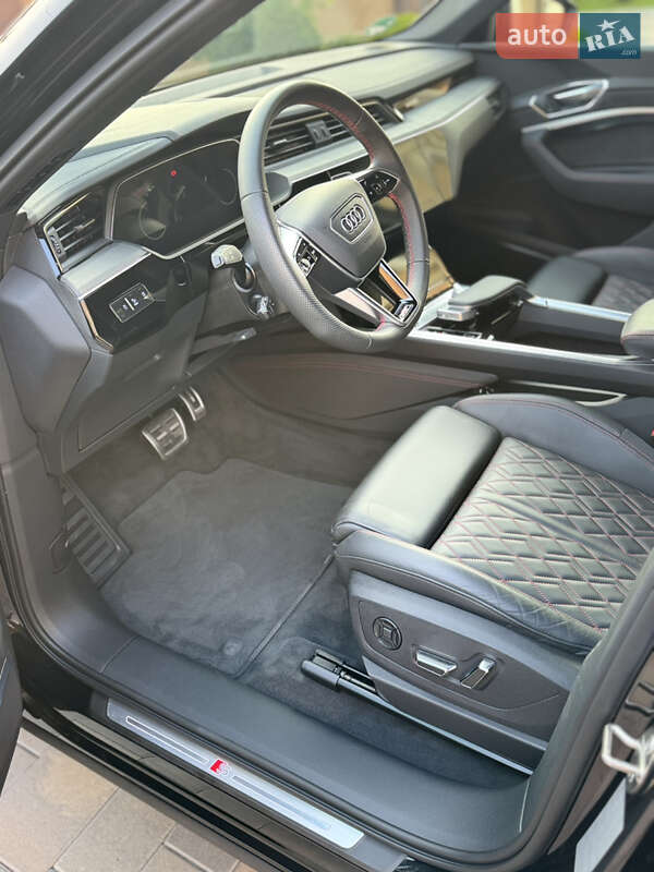 Внедорожник / Кроссовер Audi Q8 e-tron 2023 в Черновцах