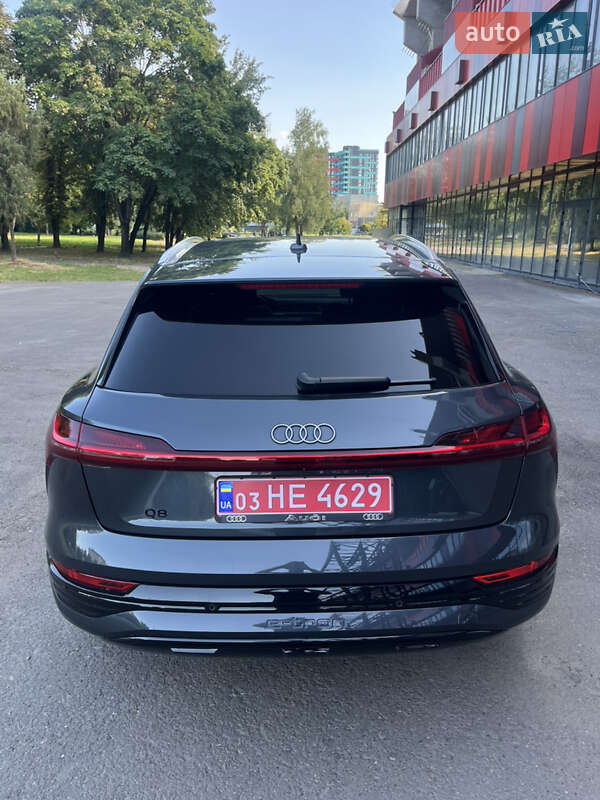 Внедорожник / Кроссовер Audi Q8 e-tron 2023 в Ровно
