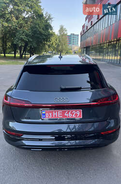 Внедорожник / Кроссовер Audi Q8 e-tron 2023 в 