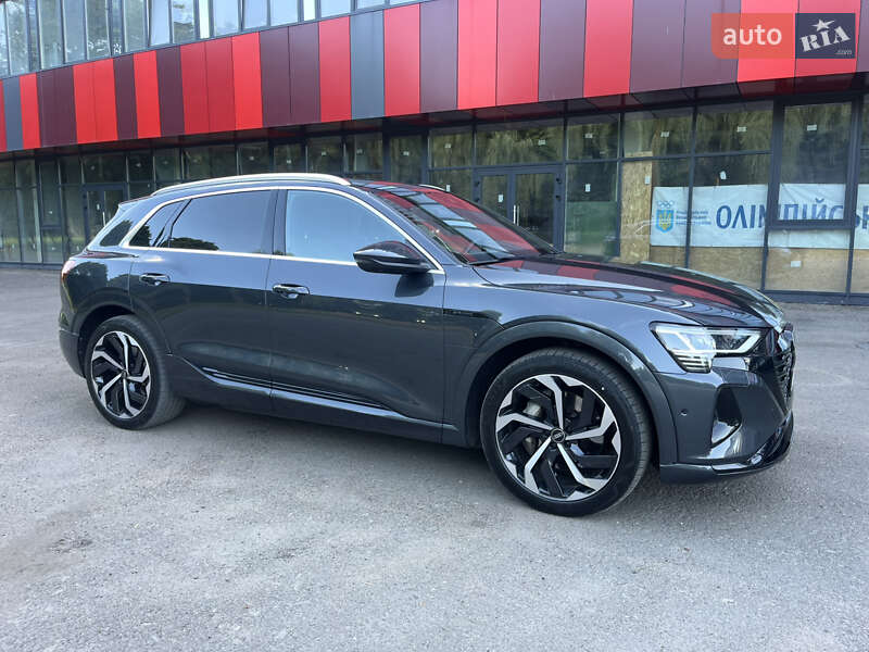 Внедорожник / Кроссовер Audi Q8 e-tron 2023 в Ровно