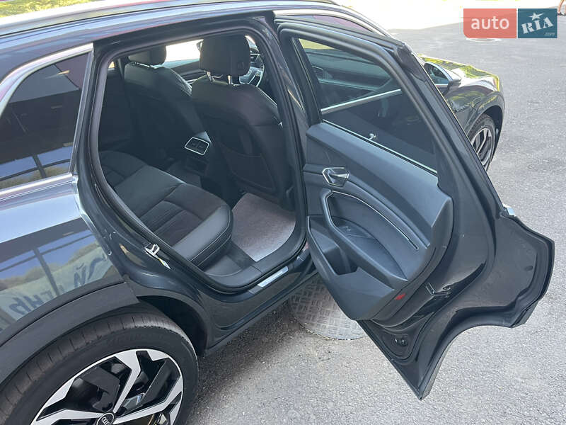 Внедорожник / Кроссовер Audi Q8 e-tron 2023 в Ровно