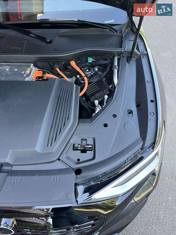 Внедорожник / Кроссовер Audi Q8 e-tron 2023 в Ровно